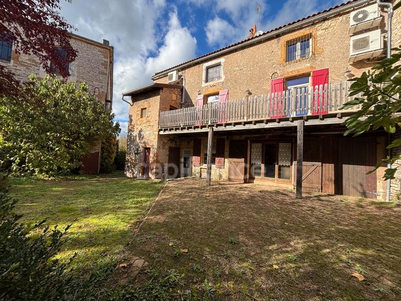 Maison - 930 m² - 23 pièces