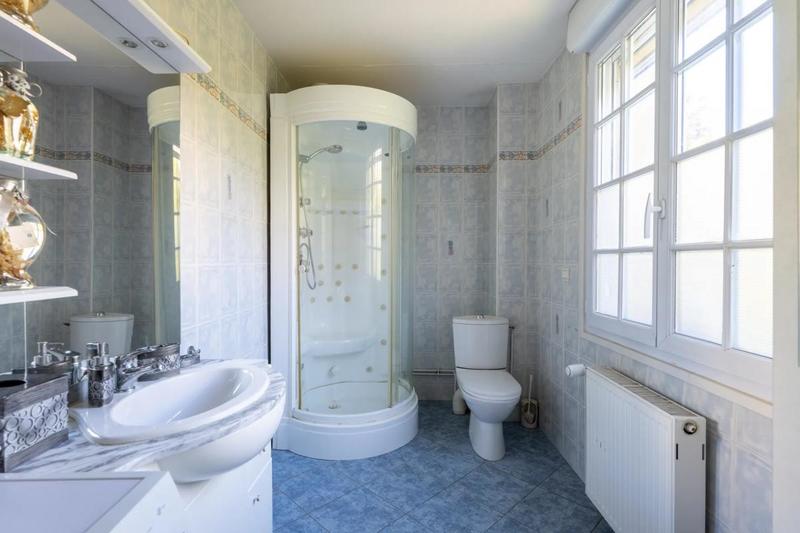 Maison - 220 m² - 7 pièces