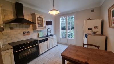 Maison traditionnelle - 225 m² - 8 pièces