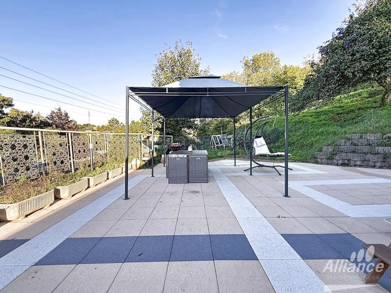 Maison - 222 m² - 9 pièces