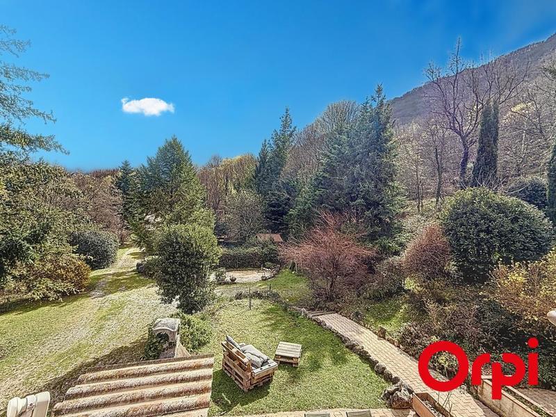 Maison - 198 m² - 8 pièces