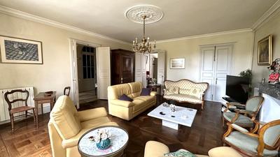 Maison bourgeoise - 380 m² - 12 pièces