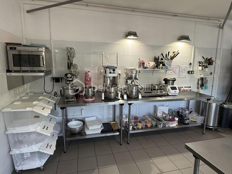 Local commercial - 135 m² - 4 pièces