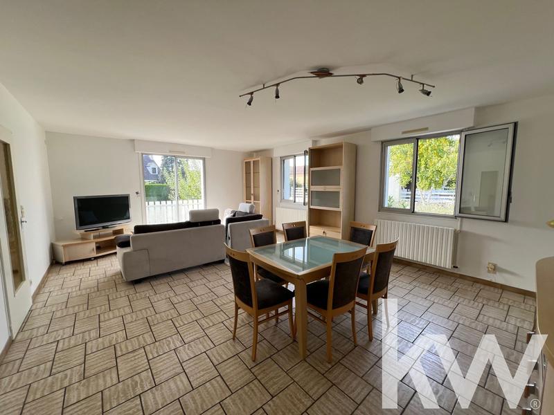 Maison - 240 m² - 8 pièces