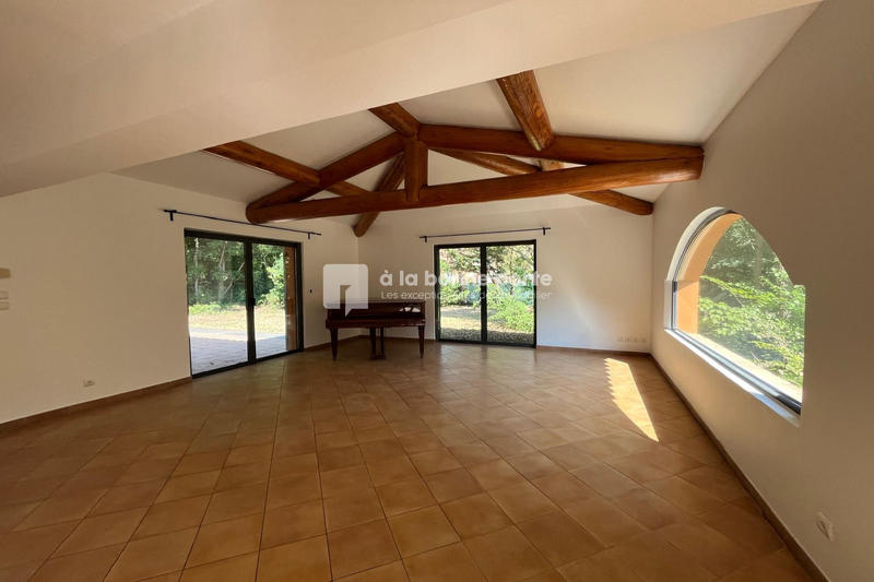 Maison - 211 m² - 5 pièces