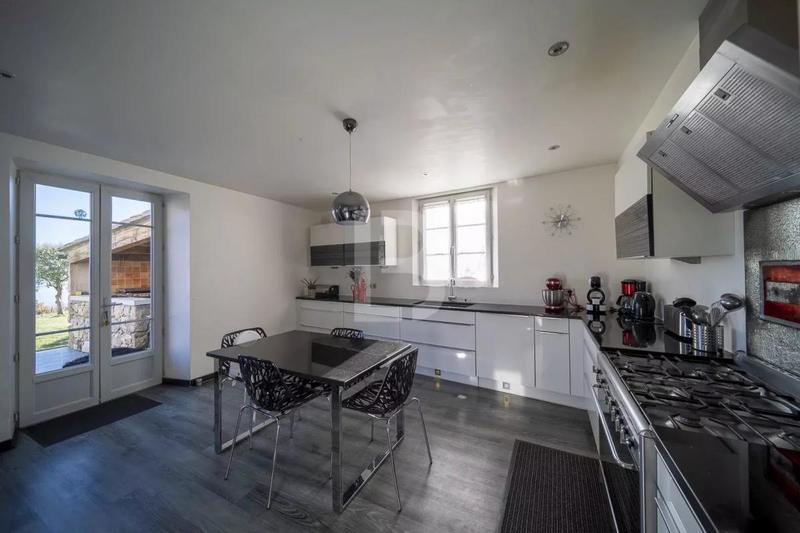 Mas - 220 m² - 6 pièces