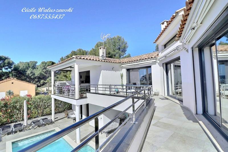 Demeure - 220 m² - 7 pièces