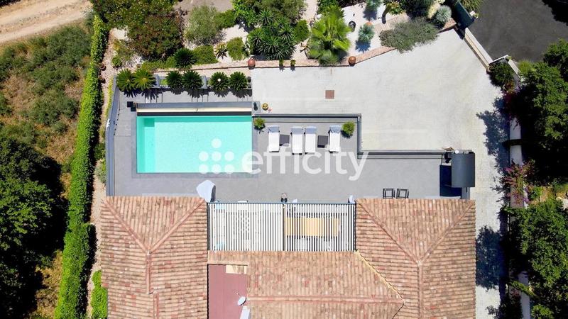 Villa - 300 m² - 10 pièces