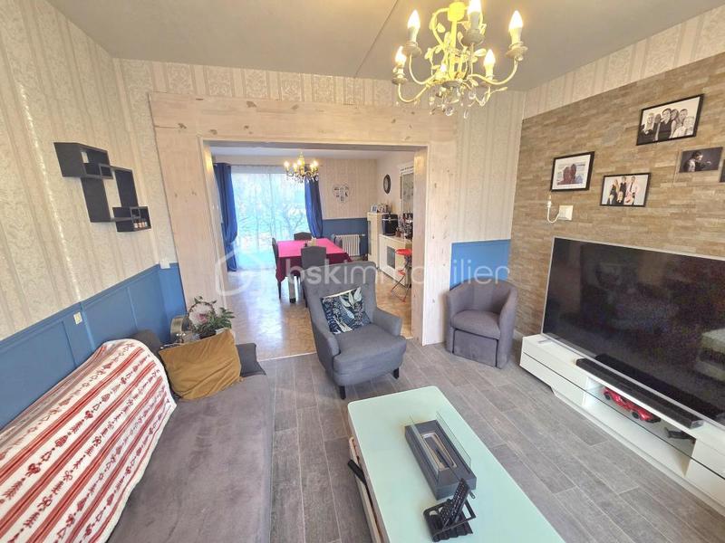 Maison traditionnelle - 210 m² - 6 pièces