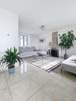 Propriété - 270 m² - 7 pièces