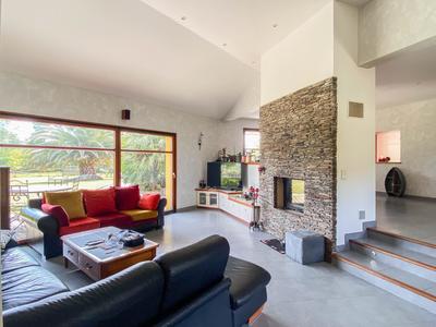 Maison - 215 m² - 7 pièces