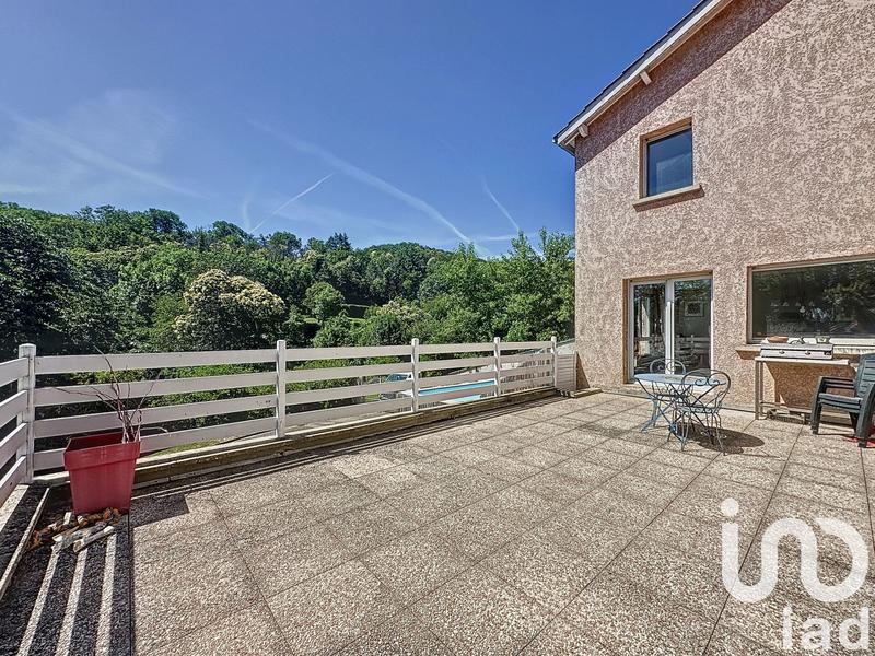 Maison - 234 m² - 8 pièces