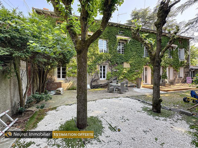 Maison - 300 m² - 10 pièces