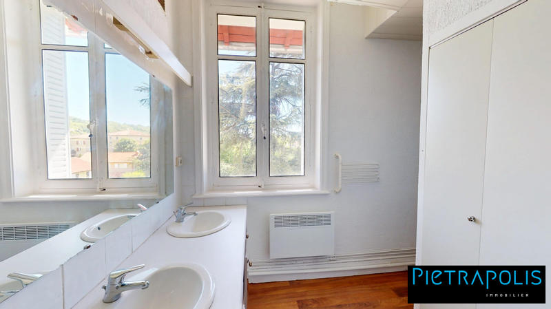 Maison - 251 m² - 9 pièces