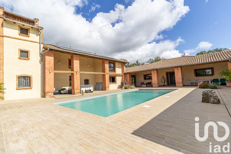 Maison - 640 m² - 12 pièces