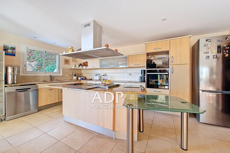 Maison - 212 m² - 5 pièces