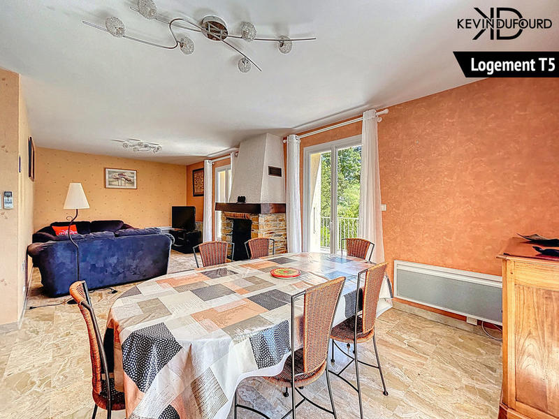 Maison - 225 m² - 11 pièces