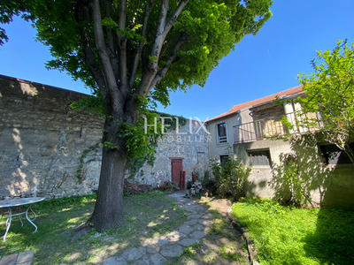 Maison - 340 m² - 9 pièces