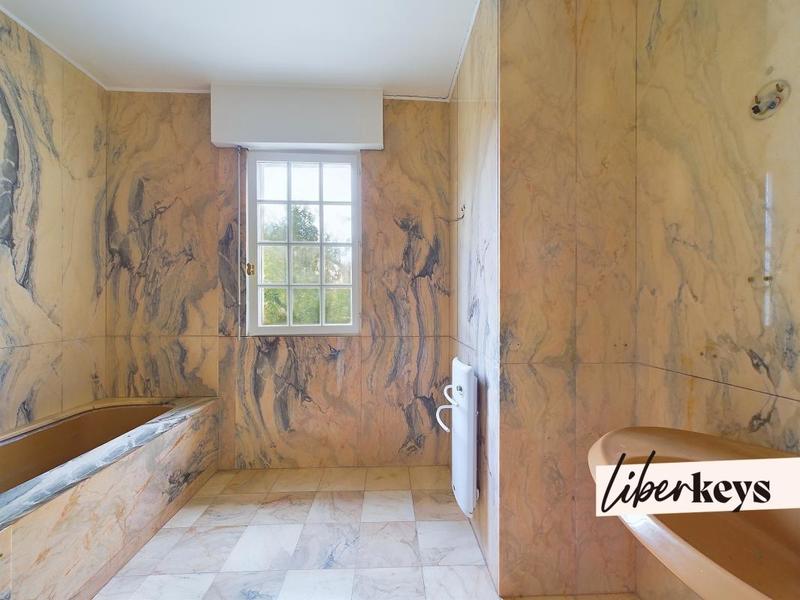 Maison - 284 m² - 10 pièces