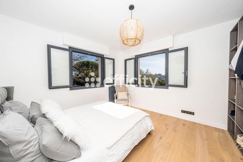 Maison - 180 m² - 5 pièces