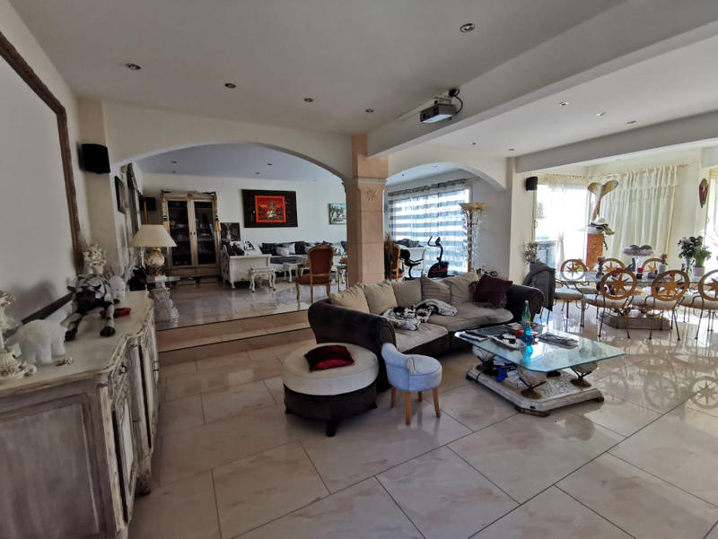 Maison - 350 m² - 7 pièces