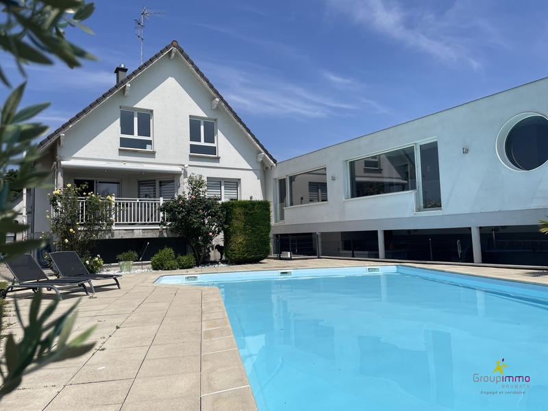 Maison - 244 m² - 9 pièces