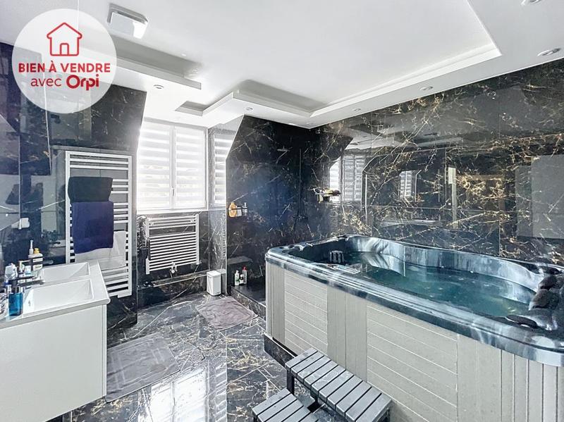 Appartement - 136 m² - 5 pièces