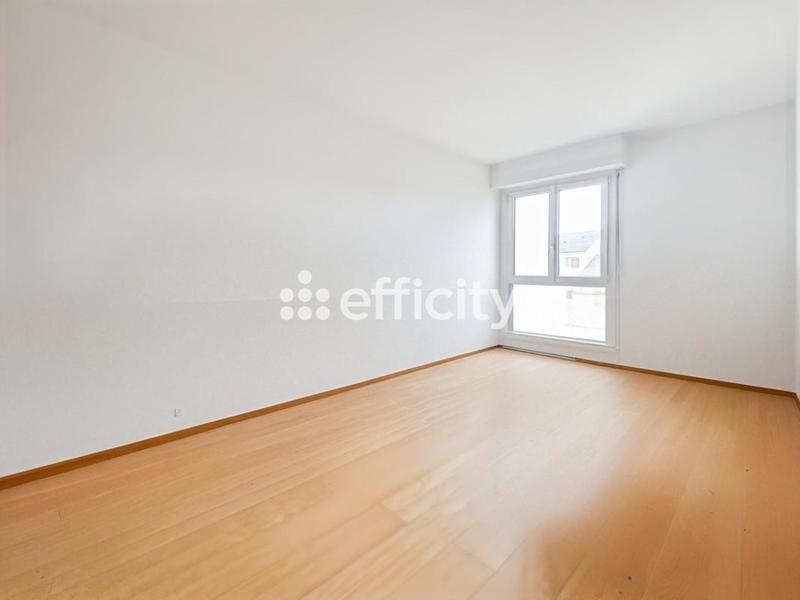 Maison - 99 m² - 5 pièces