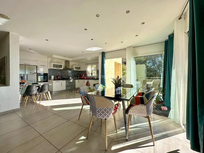 Maison - 197 m² - 5 pièces