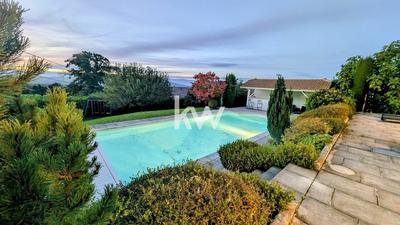 Maison - 225 m² - 6 pièces