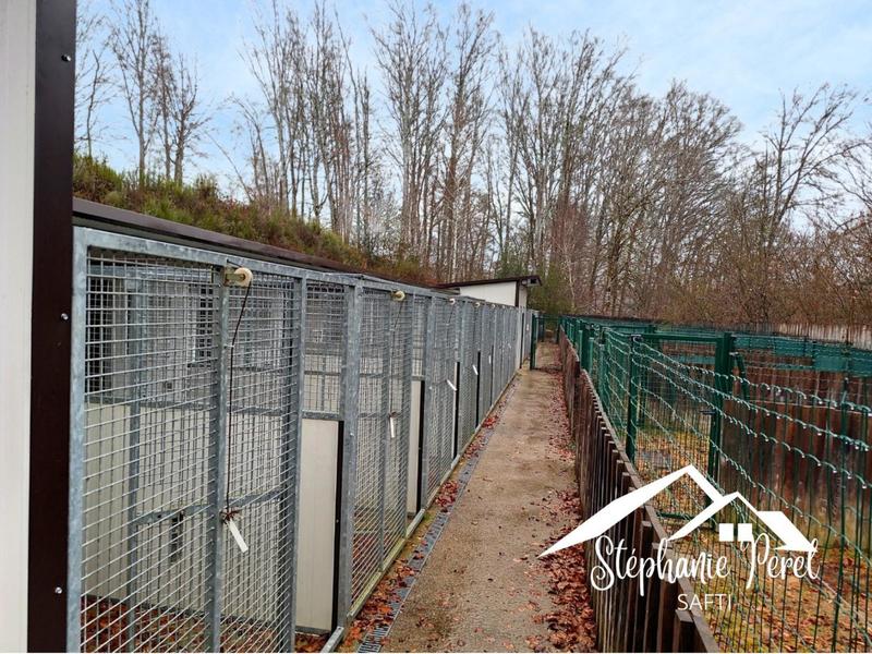 Maison - 220 m² - 10 pièces