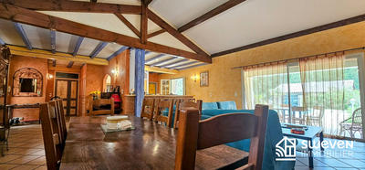 Maison traditionnelle - 202 m² - 7 pièces