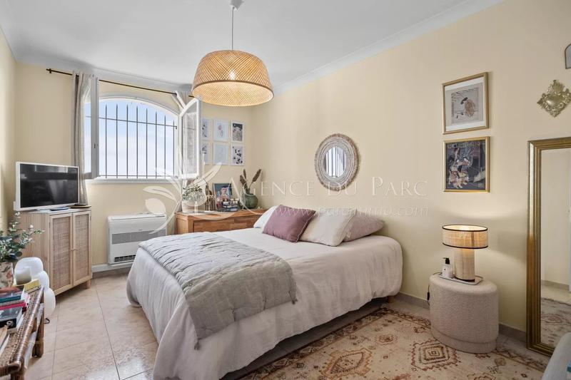 Maison - 250 m² - 6 pièces