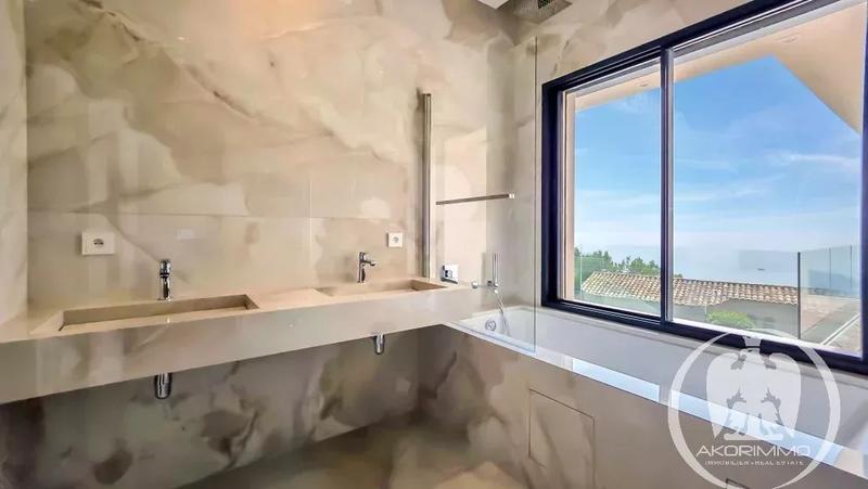 Villa - 238 m² - 5 pièces