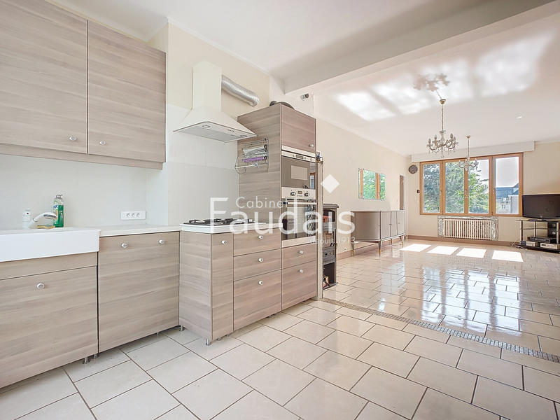 Maison - 178 m² - 9 pièces