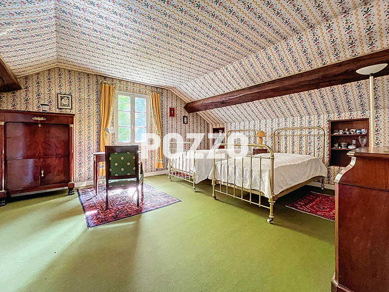 Maison - 210 m² - 8 pièces