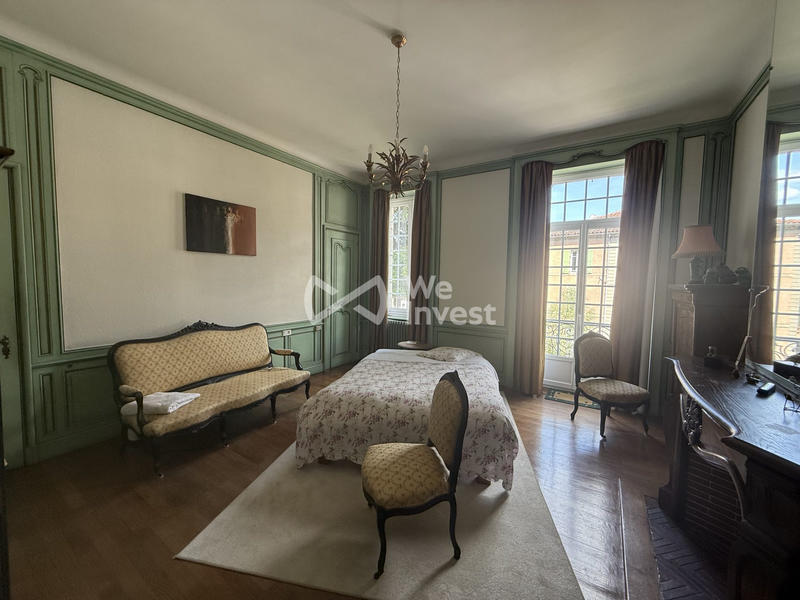 Maison - 268 m² - 9 pièces