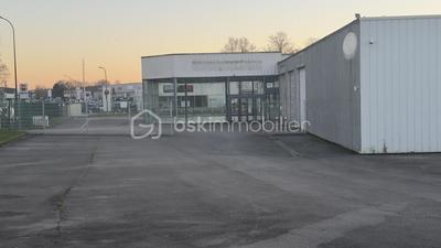 Local commercial - 1 500 m² - 20 pièces