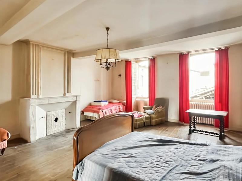 Maison - 290 m² - 8 pièces