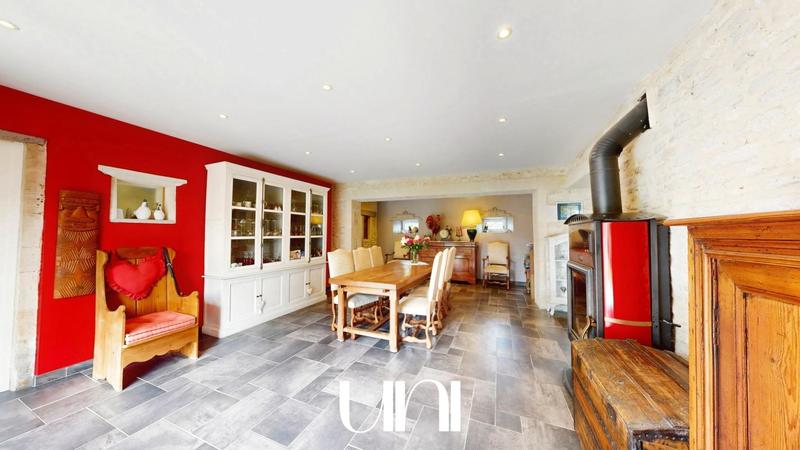 Maison - 352 m² - 8 pièces