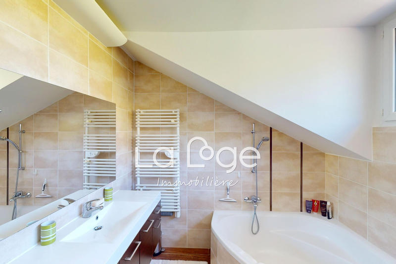 Maison - 195 m² - 7 pièces