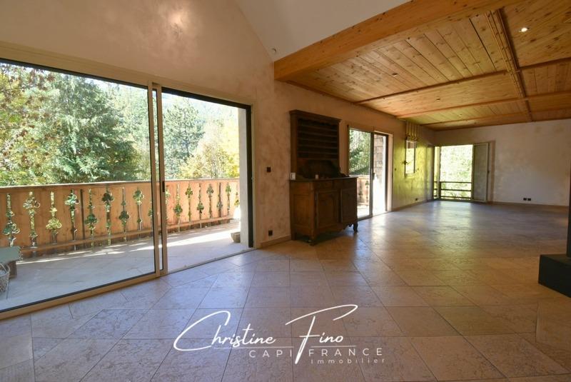 Maison - 251 m² - 10 pièces