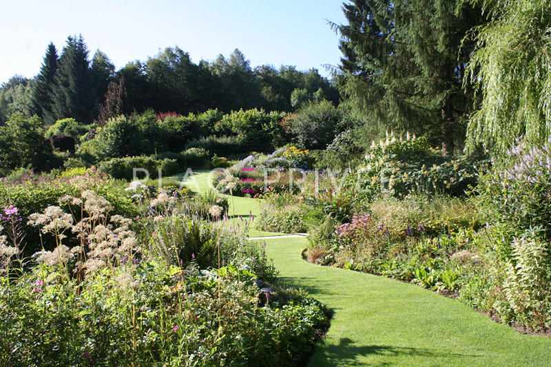 Maison - 300 m² - 11 pièces