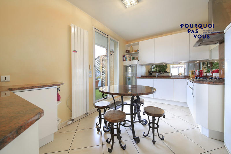 Appartement - 210 m² - 6 pièces