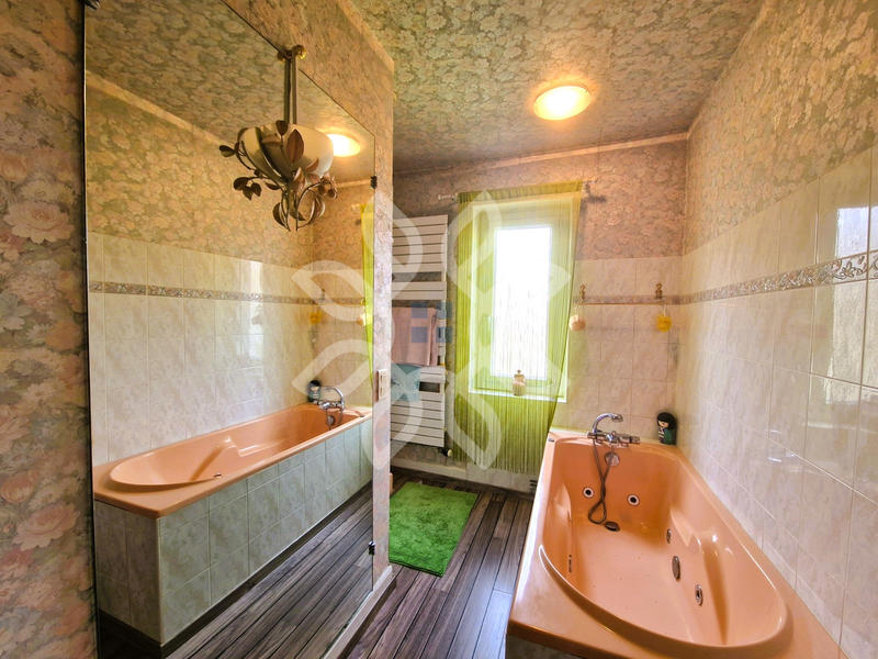 Maison - 291 m² - 8 pièces