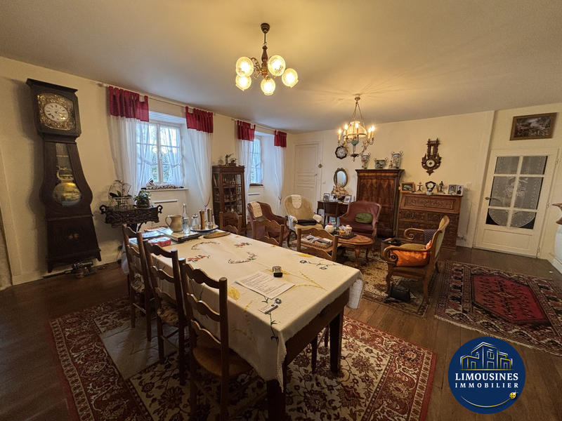 Maison - 224 m² - 8 pièces