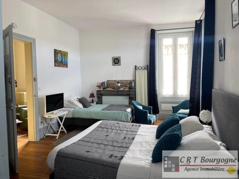 Maison - 250 m² - 7 pièces