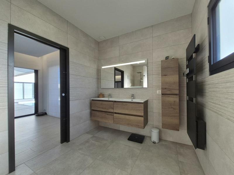 Maison - 232 m² - 6 pièces