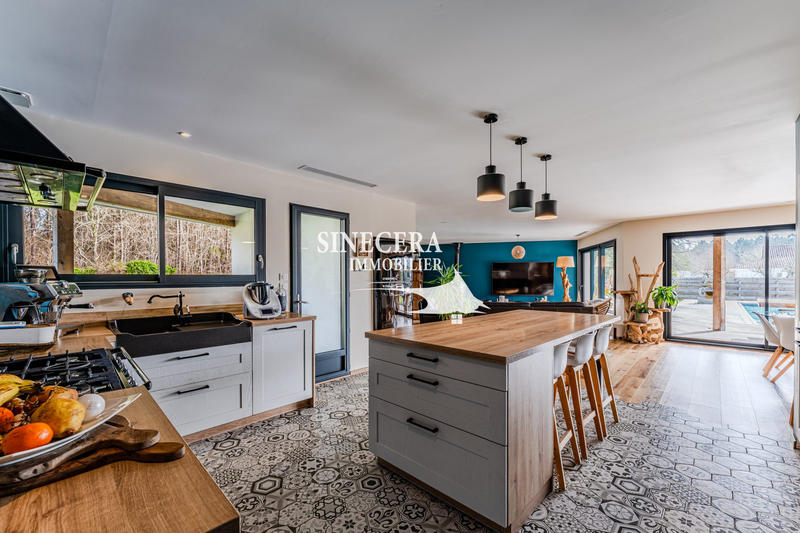 Villa - 198 m² - 8 pièces