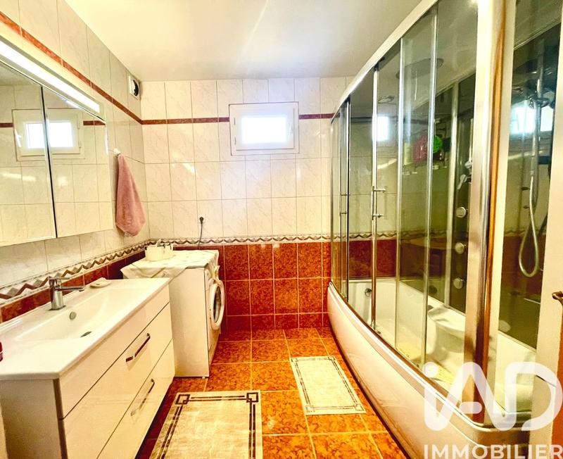 Maison - 215 m² - 8 pièces